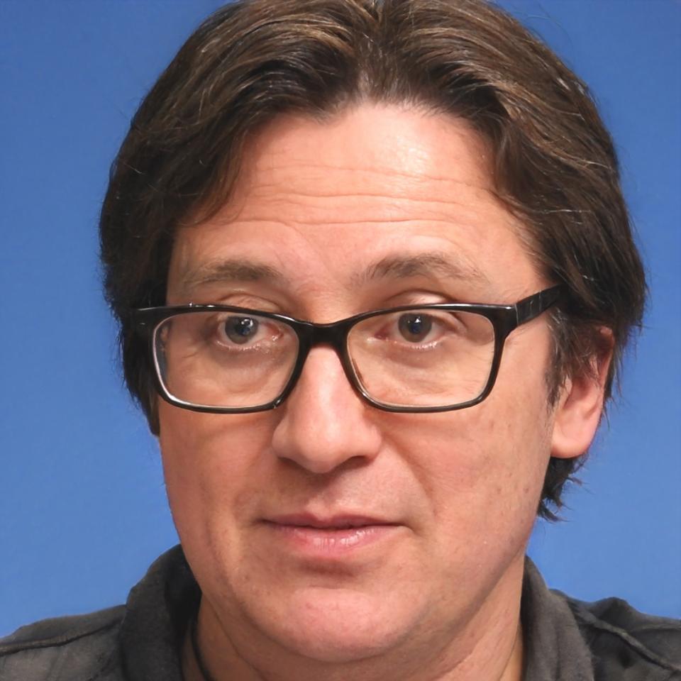 Portrait of experienced keyword research instructor with over 8 years of industry experience